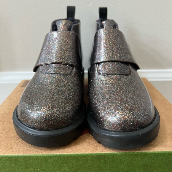 Mini Melissa faux-fur lined Chelsea boot in black glitter, Girls Size 12, NIB - Picture 3 of 5